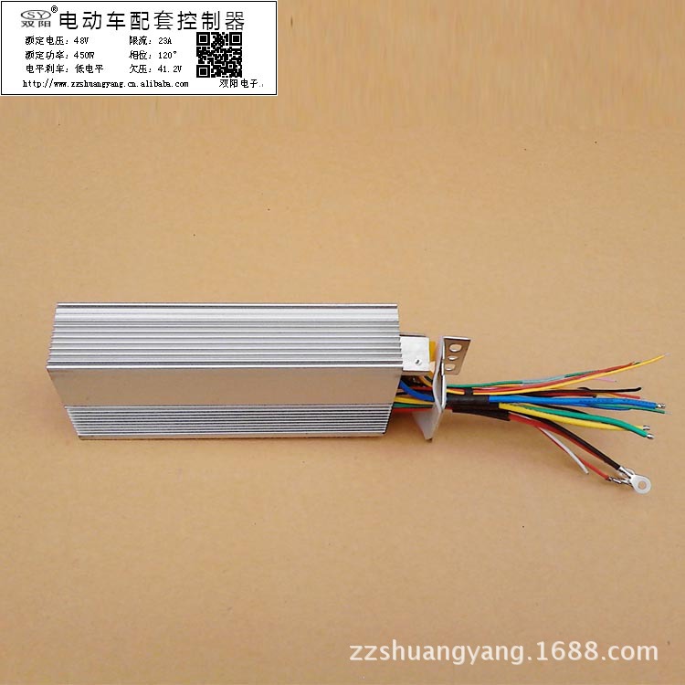 功能介绍 1:36-48V 48-60v电压自适应 它不管您是用120度电机还是60度电机,也不管霍尔线和相线怎么接,只要正确的把功能线接好,所有的事情控制器就会自动为您做好,如果转动方向不对,调换对接的电机线即可。 2:超高识别率: 能快速完成对电机的识别,而且能适应市场上99.9%的电机,不管是识别速度还是识别率都远高于普通自学习控制器 3:固定相位自适应(适用于一级市场) 对于整车生产厂家,如果所配的电机是标准的,那就可以直接使用控制器默认的相位,如果电机在运行过程中霍尔出现异常,系统会自动切换到无