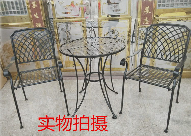 桌子规格70*70*75椅子55*43*91 购买须知 本厂家具,用料全为实木,常用木头有,杉木。松木。榆木。新西兰木,如本厂无现货,可放心订购(订购期限为15-20天左右)。本厂加入了“消费者保障服务。”如在规定时间内买家没有收到货物,可向淘宝官方投诉,淘宝会从我的保障金里面补尝买家订金及违约金。