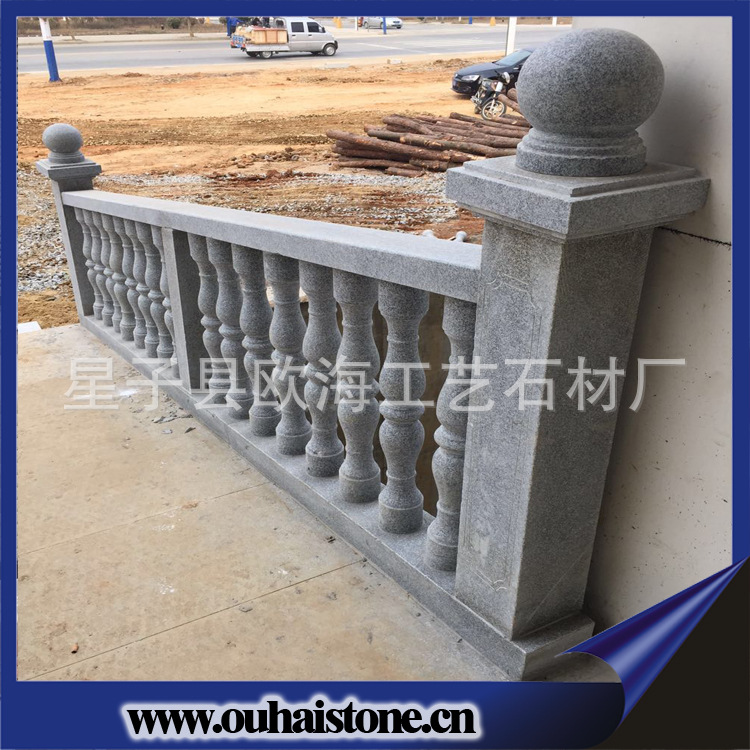 大理石花岗岩阳台 走廊 楼梯扶手 葫芦花瓶柱栏杆 球头柱柱子 18770296286 石雕栏杆系列:石栏杆,石护栏,桥栏杆,栏杆,栏板,旗栏杆,青石,花岗石石桥,园林景观桥,拱桥等 规格:可根据客户需要制作各种规格。可根据客户的需要要切割尺寸,满足不同的工程需求。 也可以只提供切割材料,不含加工。具体可来电咨询,单价不含加工费。 产品描述:栏杆一共分为扶手,花板,柱子,牙子几个部分。花板上面可雕刻各种花草,山水,任务或动物石雕。 本品专用于各类项目工程建设。 服务:客户可以根据需求选择: 1,买家安排运输