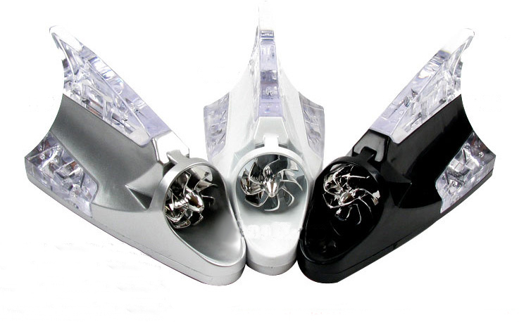 【产品名称】:ZL06C风力灯 【产品颜色】:银色、黑色、白色(请备注颜色 否则随机发送哦) 【产品材质】:固体PVC 【产品包装】:吸塑卡纸包装 【产品尺寸】:14CMx 6.5CM 【产品单重】:500G 【包装方式】:泡壳 插卡 【产品描述】 1、该款LED色彩灯风力天线灯,由透明塑料和电镀塑料底座,以及前部塑料扇叶,内部金属线圈组成; 2、当车辆行进时,前部扇叶就会遇风转动,带动内部金属线圈发电,LED色彩灯就会亮,无需电池驱动,晚上使用时更加炫酷噢! 【产品特色】 1、设计新颖,外型美观大方 2