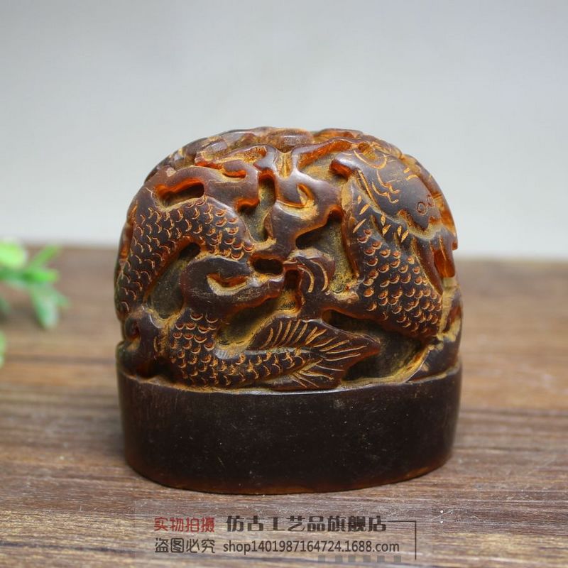 古玩杂件批发收藏仿牛角手工雕刻双龙戏珠印章书房摆件