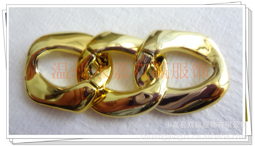 材质:塑料 颜色:黄色 用途:服装 备注:有关产品详细或其他疑问,可与我们旺旺在线联系或QQ(1659821613)联系,我们将一一为你解答,欢迎广大客户前来洽谈合作。 公司介绍:本公司坐落于中国“钮扣之都”的桥头镇,为服装厂、箱包厂等提供服装辅料。本公司生产树脂钮扣、塑料钮扣、金属钮扣、激光扣、天然扣、牛角扣、钻扣、吊钟等。我们以诚信立身,本公司的产品质优价廉,坚持薄利多销,互利双赢的原则,希望广大客户前来订购,一直以来我们以产品和服务获得了广大的客户的一致好评!将来我们更要把它