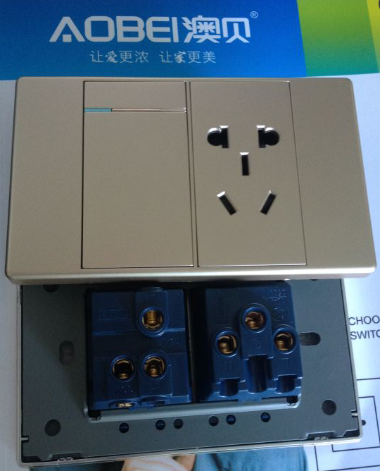 系列产品。公司自投入市场以来,已成为众多酒店宾馆、家庭装修安装的第一选择。 温州澳贝电器科技有限公司以市场为出发点,深入研究消费者需求和产品进化趋势,从而进行产品的研发和生产;公司众多设计师均尊重消费者体验推崇人性化设计,产品不仅具有新意,更能得到市场和消费者认可。产品对市场的把握和切合受到了广大用户和国家权威机构的诸多好评。 温州澳贝电器科技有限公司从源头入手,杜绝不合格材质进入生产线,并采用国际标准质量管理体系及国内领先的制造工艺和技术设备进行产品制造,所有产品实行精密化逐只检测。用最高标准要求我们的